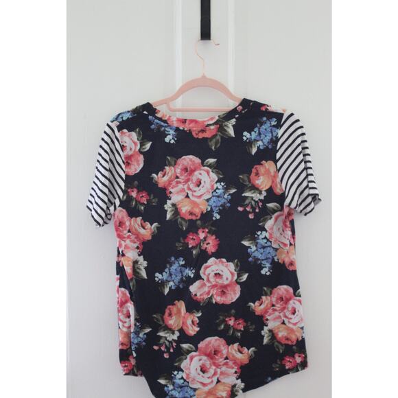 Women's Size Small Muilt-Color Pullover VNeck Tee Shirt Front Pocket - Picture 4 of 4